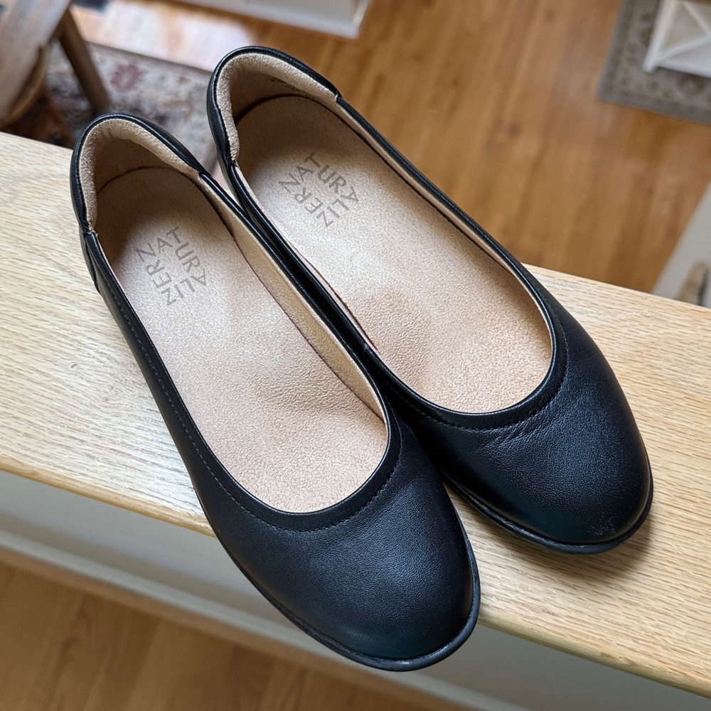 Naturalized Flexy Black Women's Flats -Size 6.5 M - Picture 2 of 8